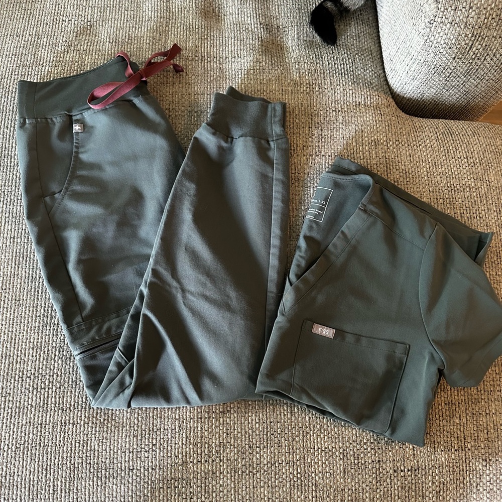 Bonsai Figs scrubs